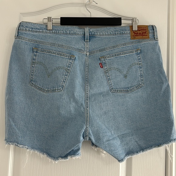 NWT Levi’s Light Blue Cut-Off Distressed Jean Shorts Size 20W - Picture 2 of 6